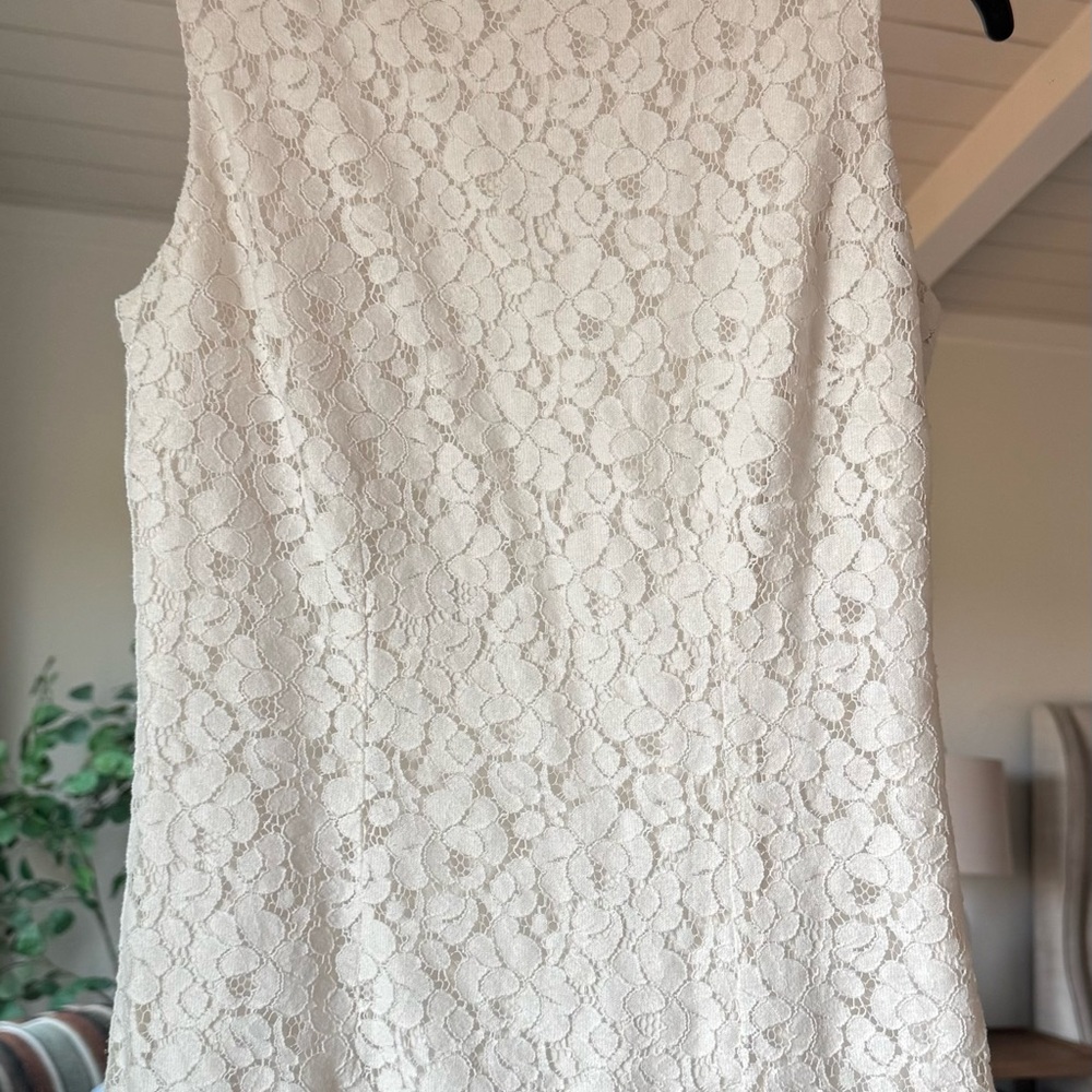 Banana Republic Cream Blouse with High Neckline and Sleeveless Design